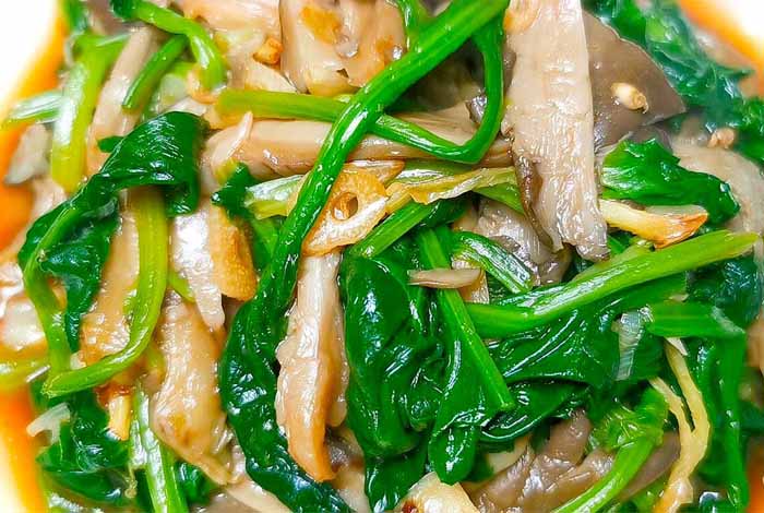 平菇炒菠菜
